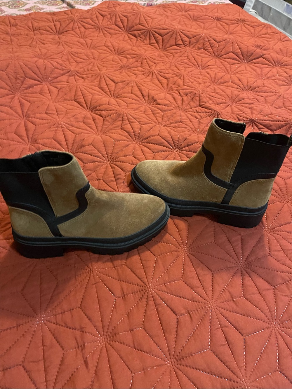 Suede lucky brand  Boots in Tan and Black - Style with side zippers.